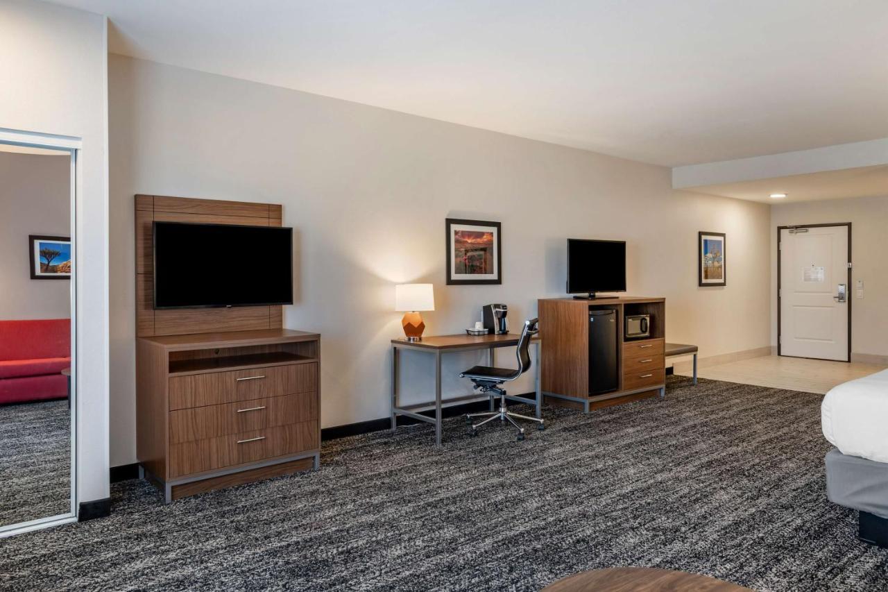 Best Western Plus Desert View Inn&Suites Cathedral City Extérieur photo